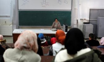 بعد عقود من الاستقلال، سيناريوهات المؤامرة الفرنسية على اللغة العربية لا زالت مستمرة